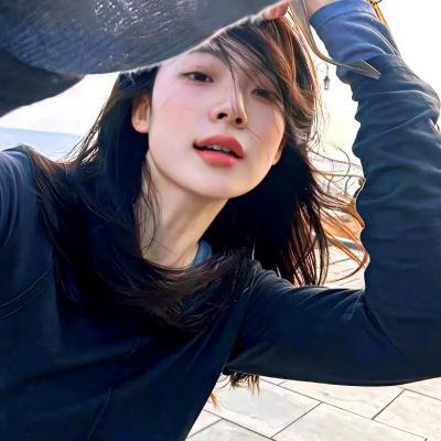 八月鬱金香粤语